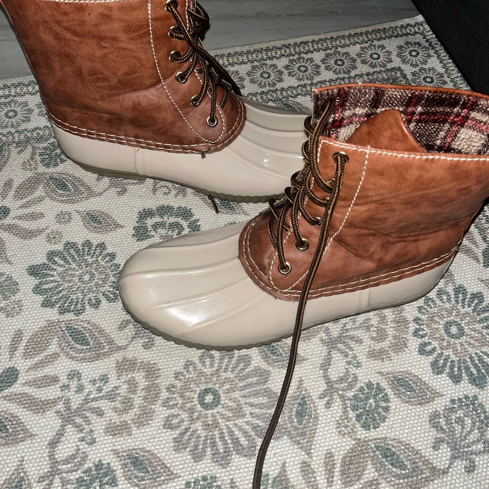 Yoki Tan and Cream Women's Winter Boots